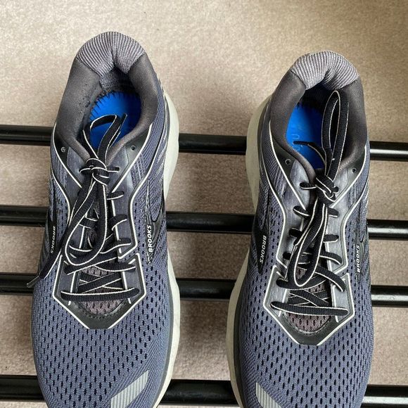Athletic_Shoes